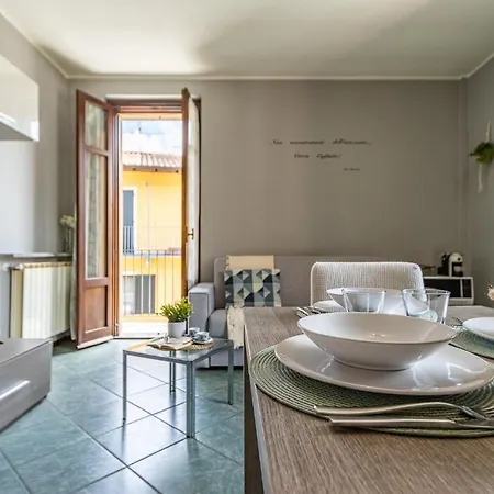 Apartman Smart Flat - Maggiore - Private Garage, Wi-fi Castelletto sopra Ticino