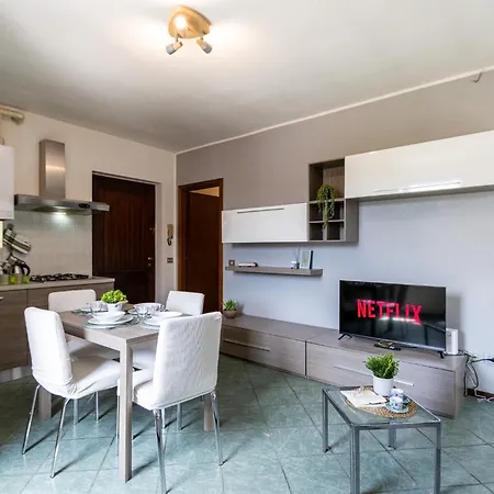 Smart Flat - Maggiore - Private Garage, Wi-fi * Castelletto sopra Ticino