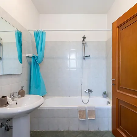 Smart Flat - Maggiore - Private Garage, Wi-fi, By Guestaly Apartament