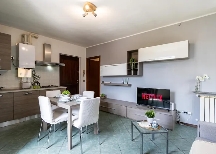 Smart Flat - Maggiore - Private Garage, Wi-fi * Castelletto sopra Ticino